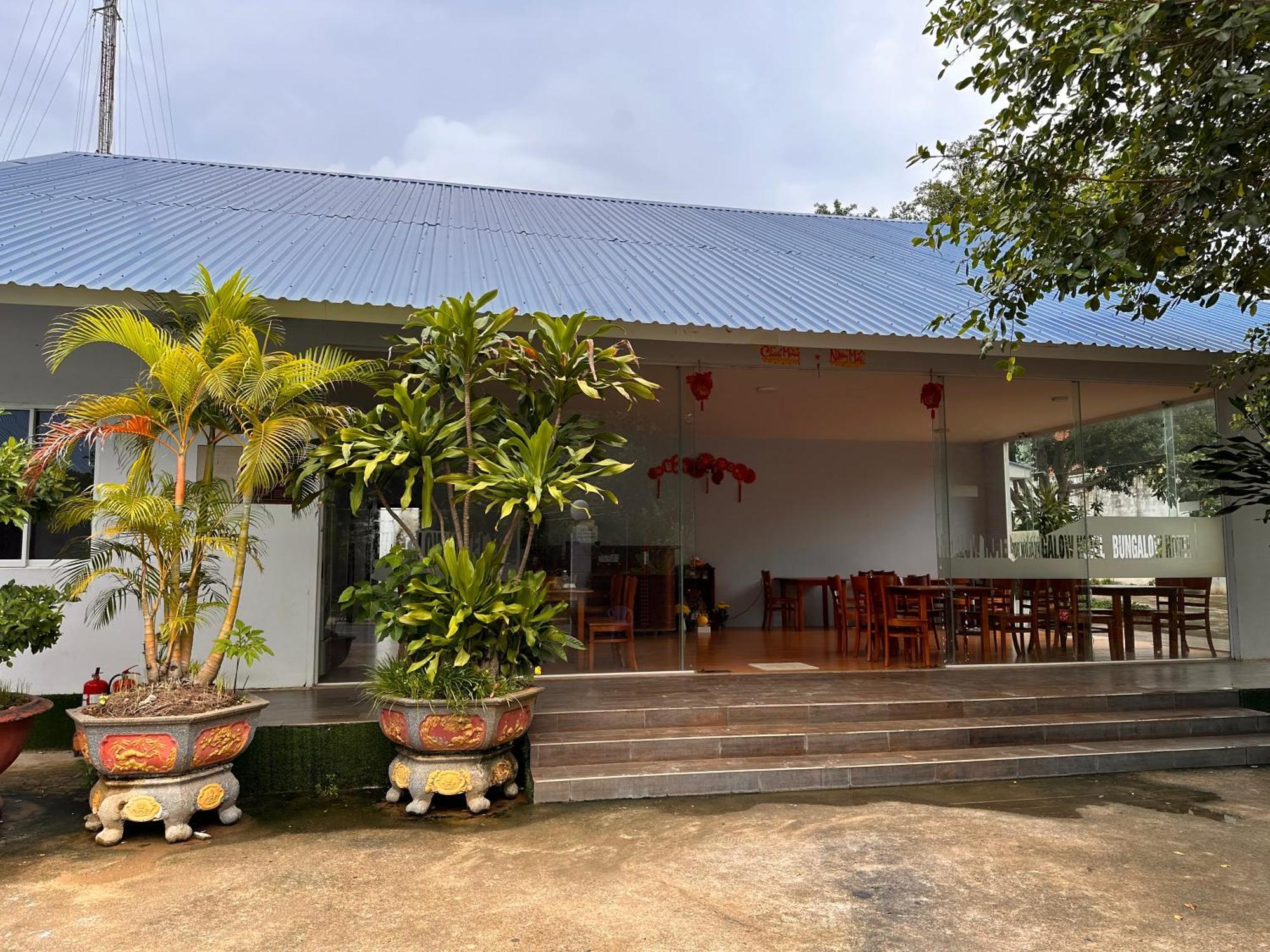 Bungalow Hotel Chi Khu Co Ong Екстер'єр фото