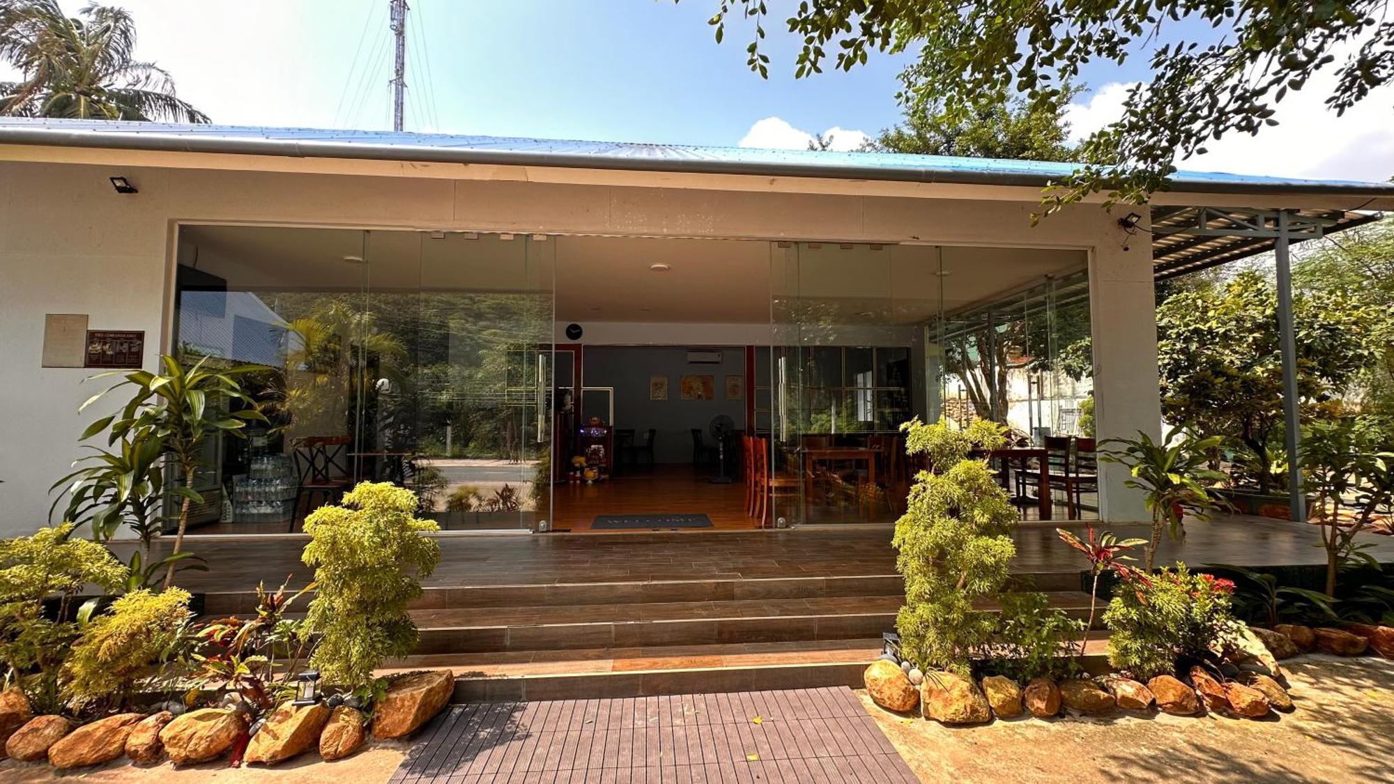 Bungalow Hotel Chi Khu Co Ong Екстер'єр фото